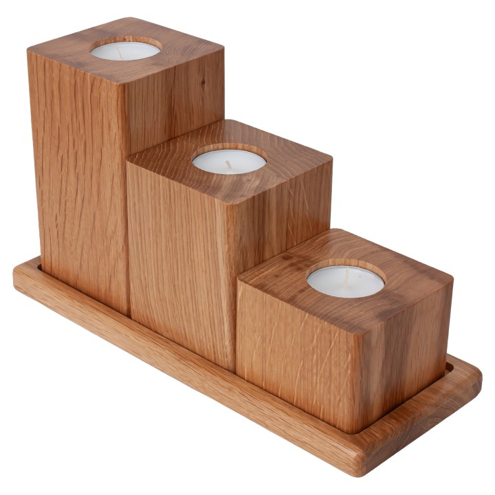 Set aus geölten Eichenholz-Kerzenständern