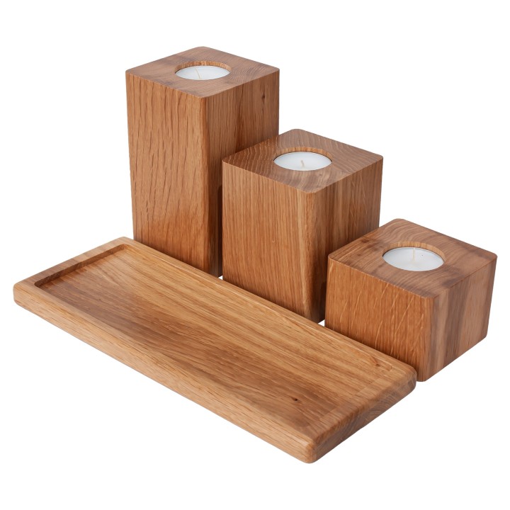 Set aus geölten Eichenholz-Kerzenständern