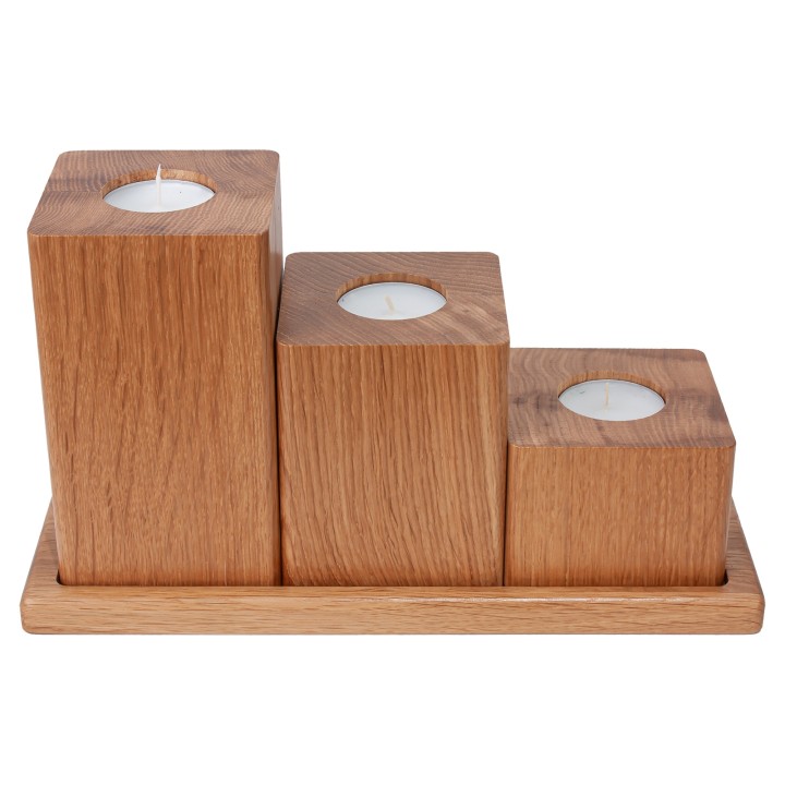 Set aus geölten Eichenholz-Kerzenständern