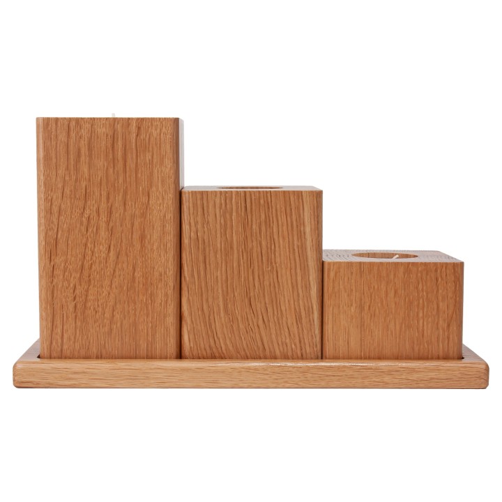 Set aus geölten Eichenholz-Kerzenständern