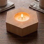 Sechseckiger Kerzenständer aus Erlenholz