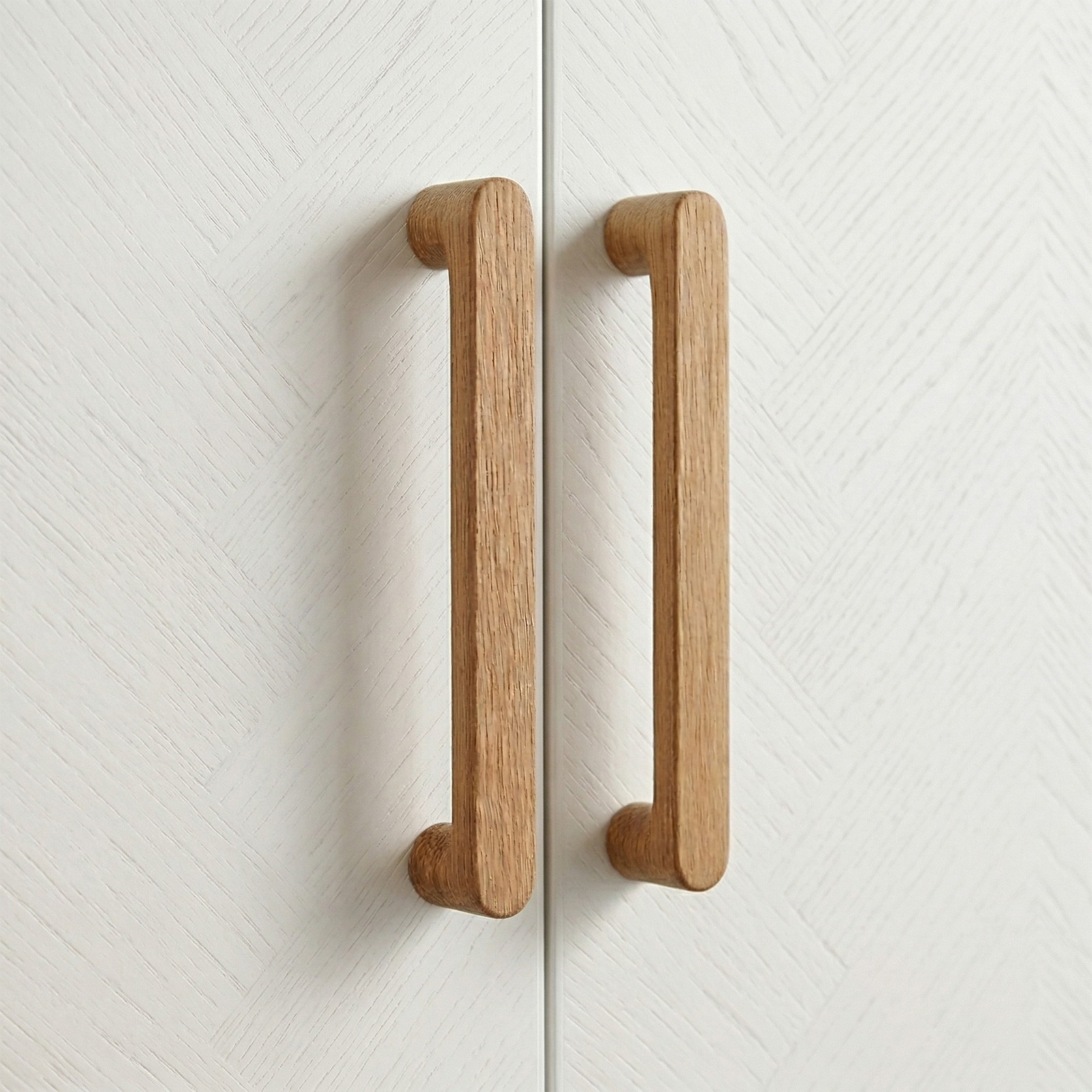 Abgerundeter Möbelgriff aus Holz, 26 cm